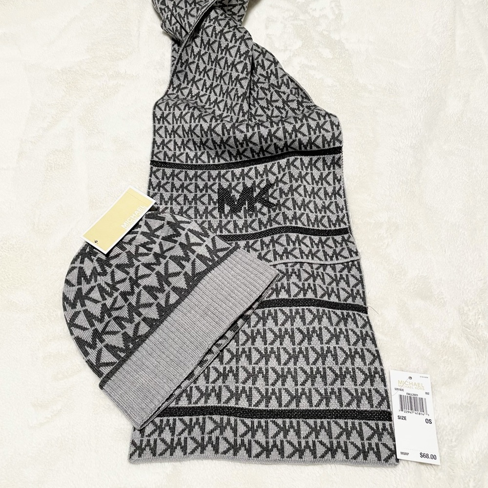 New MICHAEL KORS MK Logo Cuffed Beanie Hat & Scarf Set - Picture 10 of 12